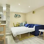 Rent A Room - Apartment St Honore