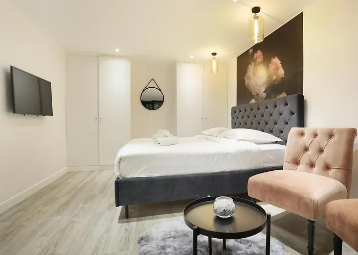 Rent A Room - Apartment St Honore