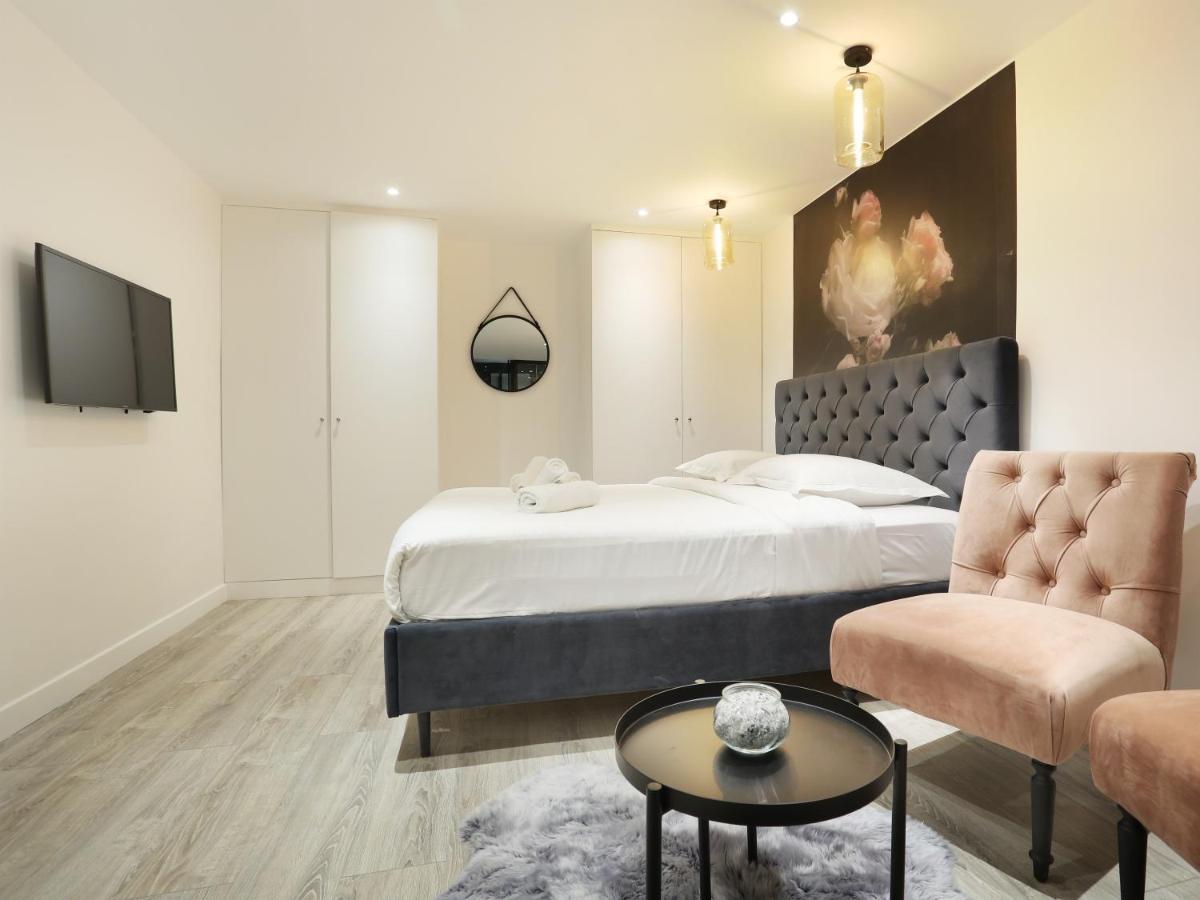 Rent A - St Honore Apartment