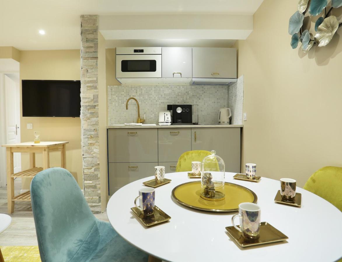 Rent A - St Honore * Paris