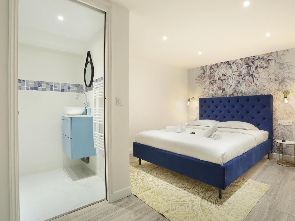 Rent A - St Honore Paris