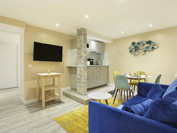 Apartment Rent A - St Honore Paris